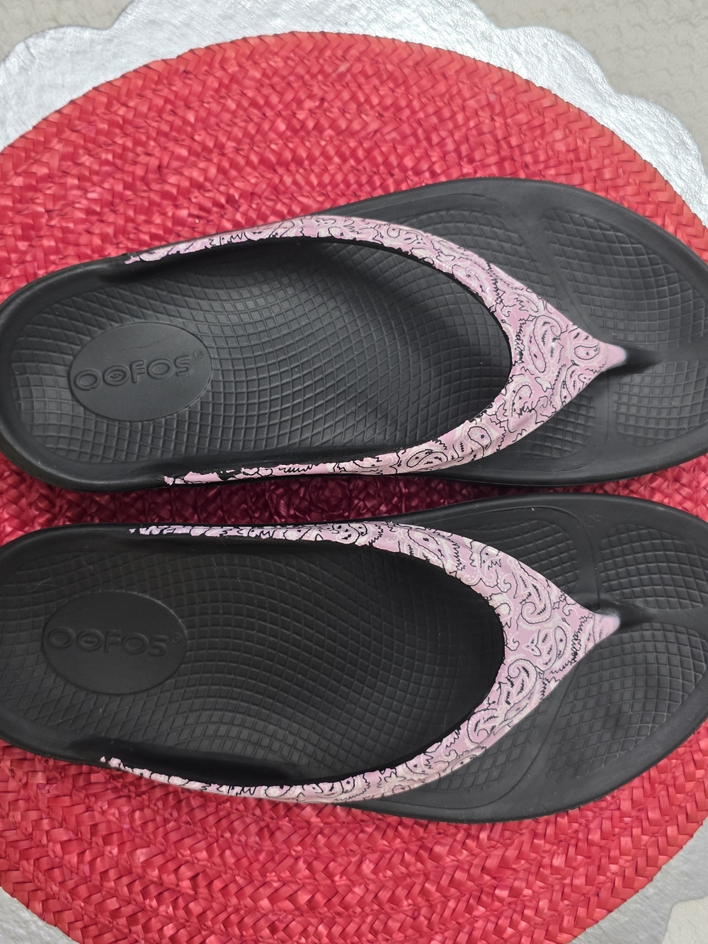 OOFOS Women's Black Sandals with Pink Paisley Straps